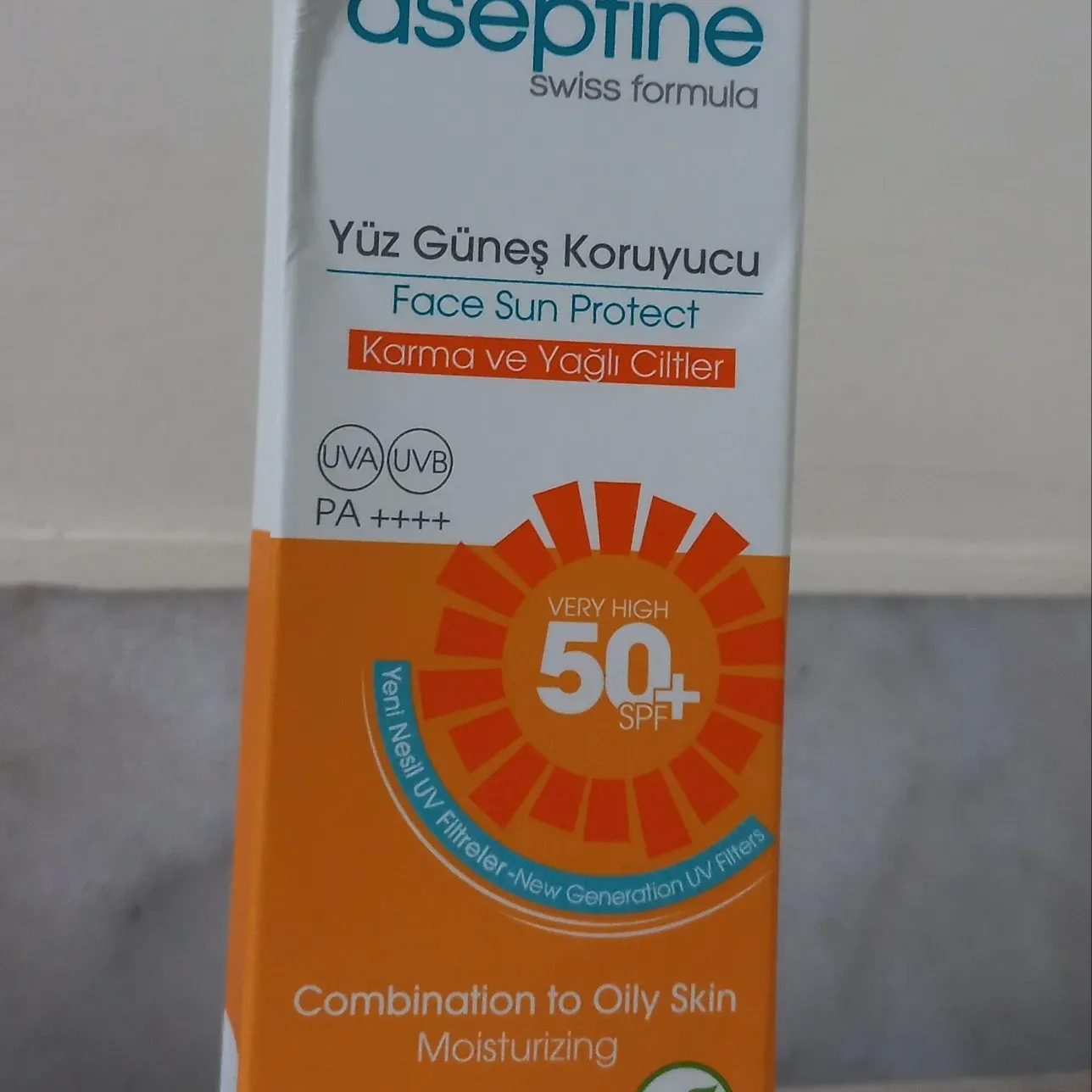 کرم ضد آفتاب سیره Cire Aseptine مخصوص پوست مختلط و چرب با SPF 50
