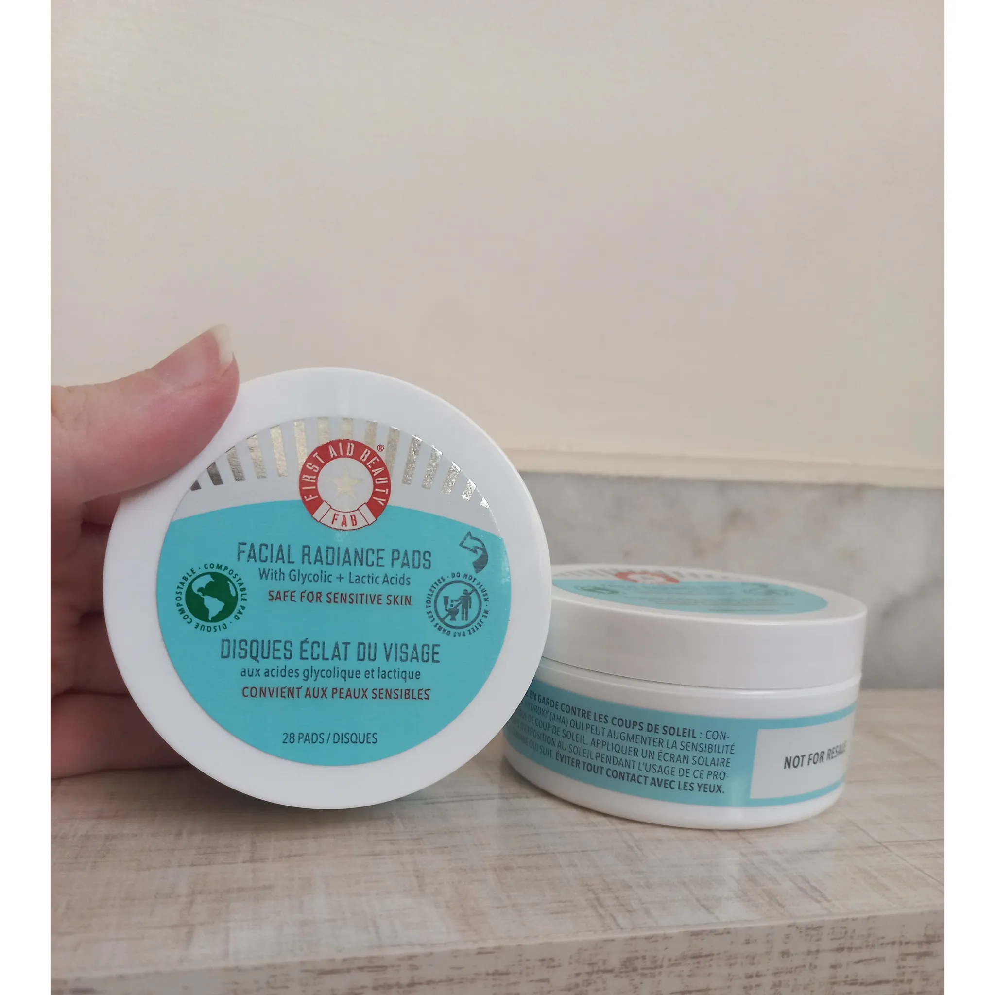پد فیشال فرست اید بیوتی 28عددی First Aid Beauty Facial Radiance Pads