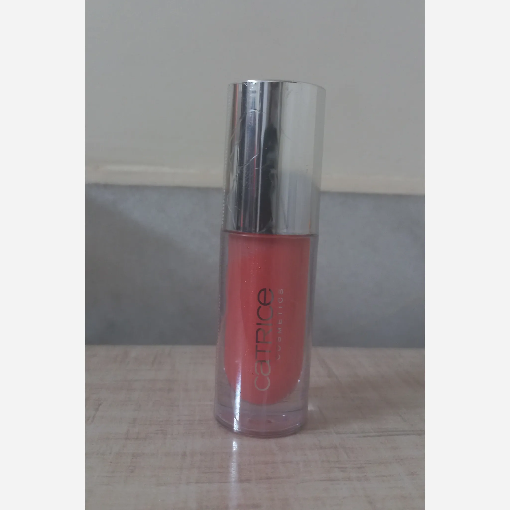 لیپ اویل کاتریس مدل ETERNAL RED Cherry Bomb C01 Scarlett Spark